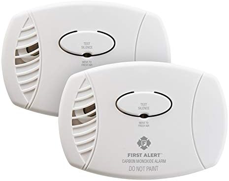 FIRST ALERT Carbon Monoxide Detector, No Outlet Required, Battery Operated, CO400, White, 2 Count (Pack of 1)