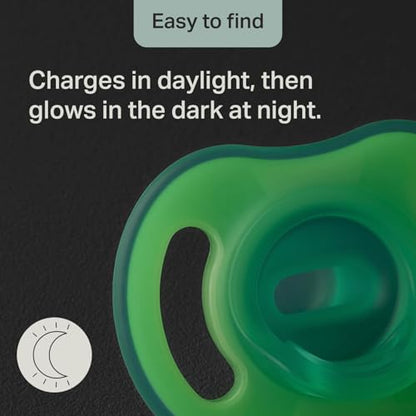 Tommee Tippee Stay Put Pacifier Set, Contains 2 Ultra-Light StayPut Glow in The Dark Pacifiers and 2 Ultra-Light StayPut Pacifiers, 6-18 Months, Colors May Vary, One-Piece Silicone Design, Pack of 4