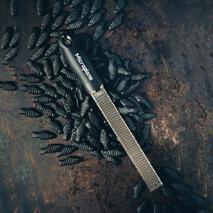 Microplane Premium Classic Series Zester 18/8, Black - Lemon Zester & Cheese Grater & Vegetable Grater - Citrus, Parmesan Cheese, Garlic, Ginger, Nutmeg, Chocolate - Stainless Steel Grater