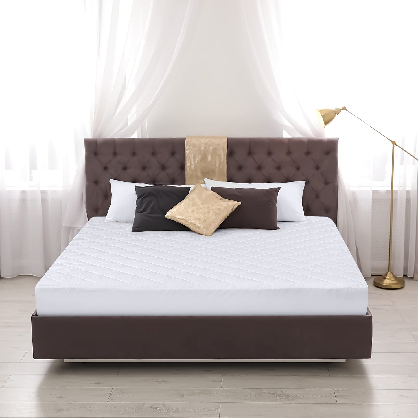 Utopia Bedding Quilted Fitted Mattress Pad, King Size, Elastic Fitted Mattress Topper Protector and Cover Stretches up to 16 Inches Deep, Machine Washable (White)
