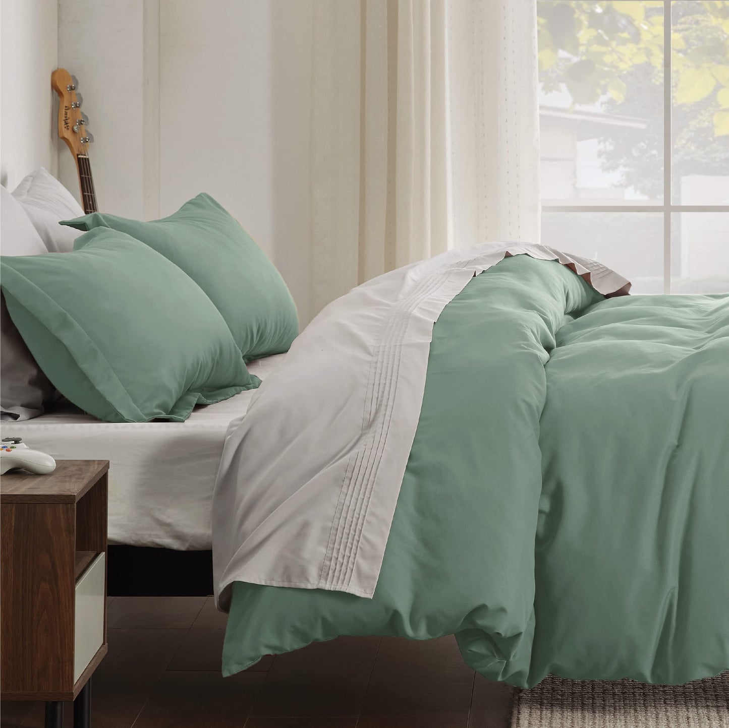 Bedsure Duvet Cover Queen Size - Soft Double Brushed Bedding Set for Kids & Adults, Zipper Closure, 3 Pieces, Includes 1 Duvet Cover (90"x90") & 2 Pillow Shams, NO Comforter, Sage Green